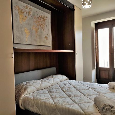 Flora'S House - Ortigia Holidays Сиракуза Екстериор снимка