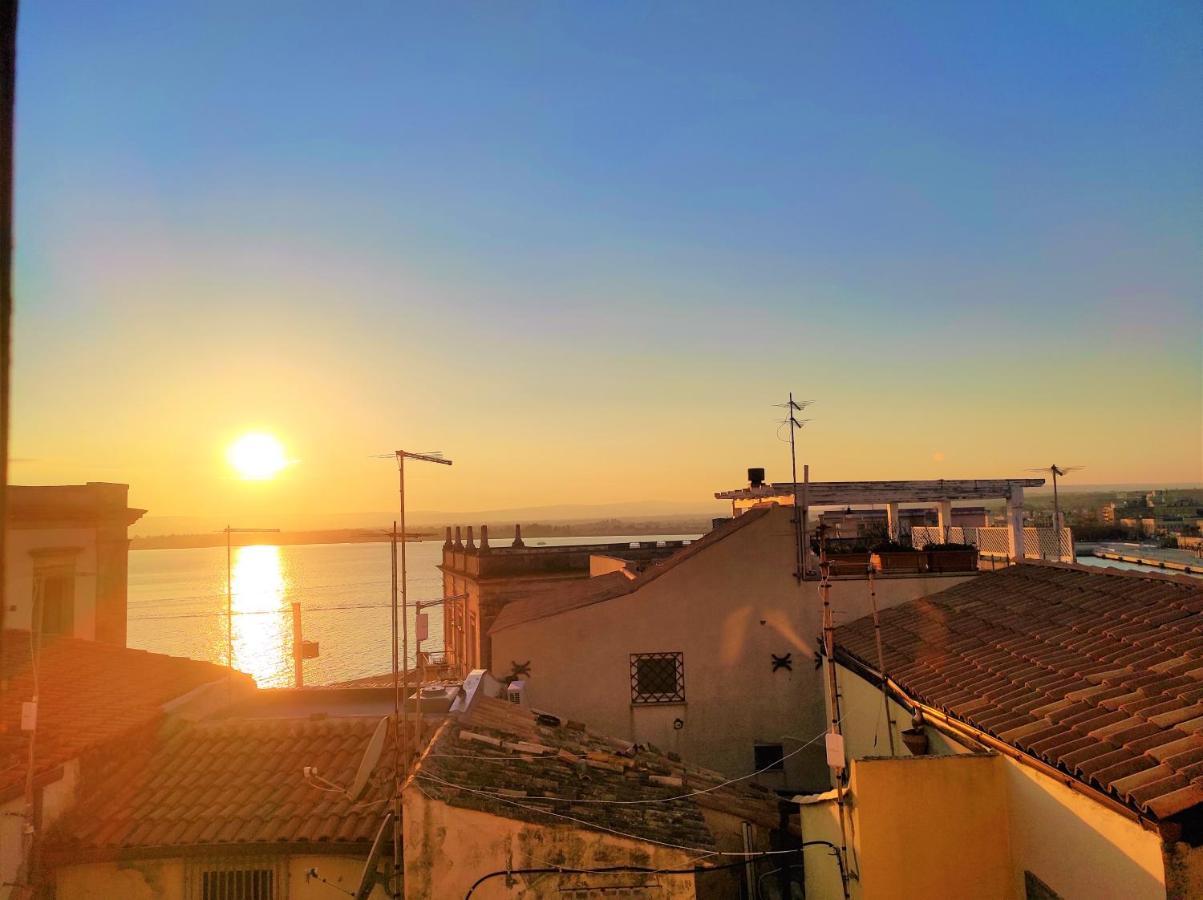Flora'S House - Ortigia Holidays Сиракуза Екстериор снимка