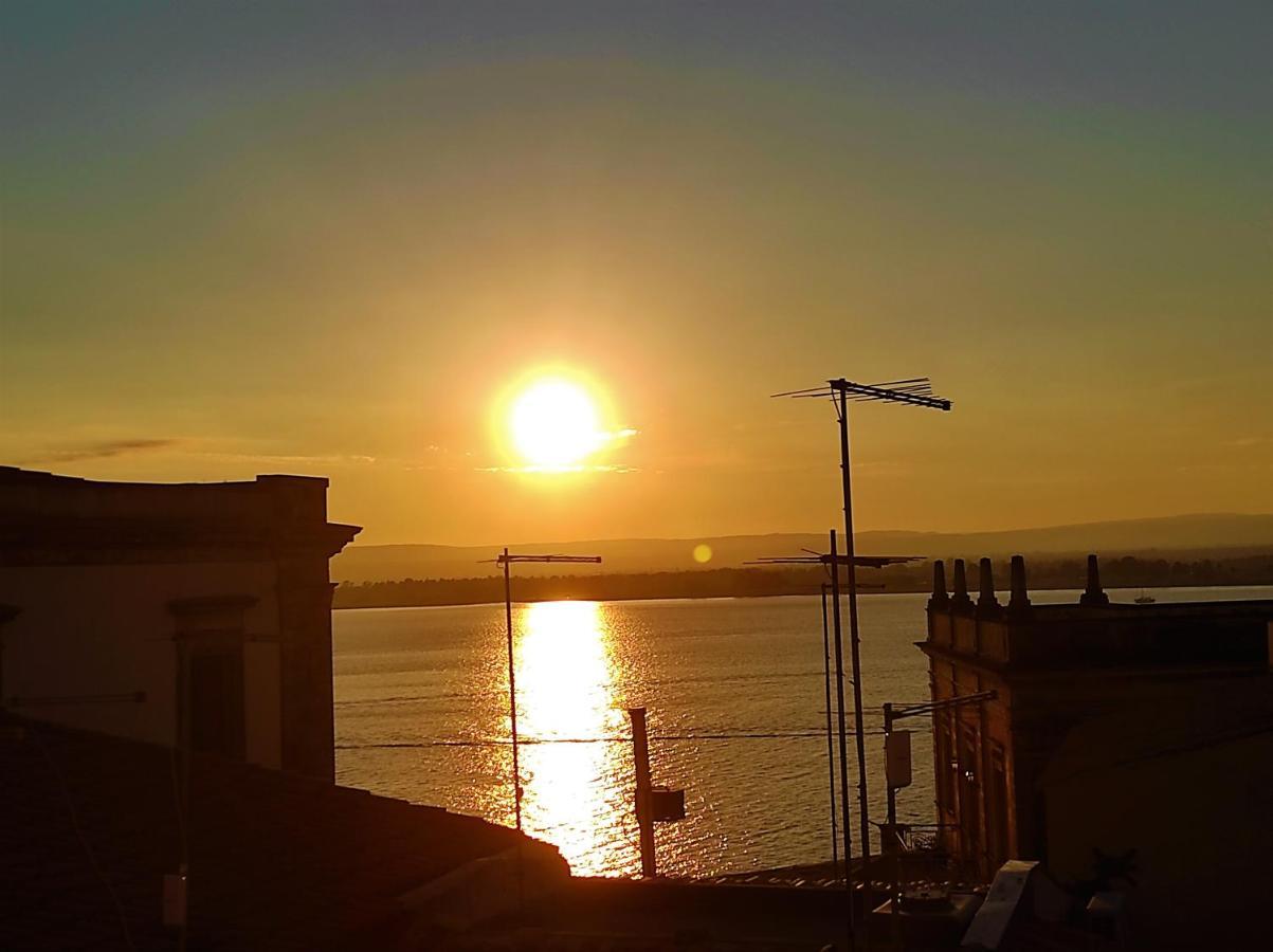 Flora'S House - Ortigia Holidays Сиракуза Екстериор снимка