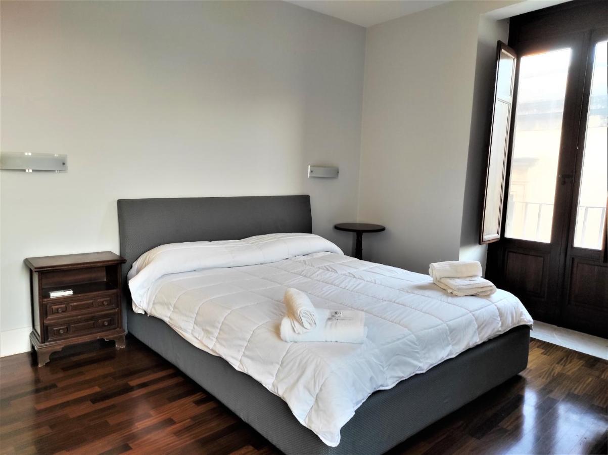 Flora'S House - Ortigia Holidays Сиракуза Екстериор снимка